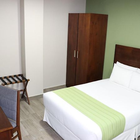 Hotel San Agustin Plaza Латакунґа Екстер'єр фото